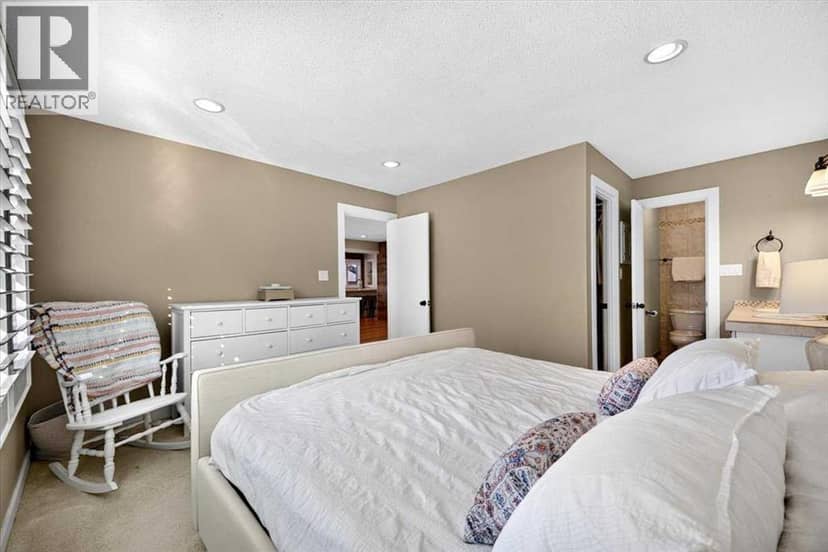 36 Lake Lucerne Close SE — photo 15 of 30