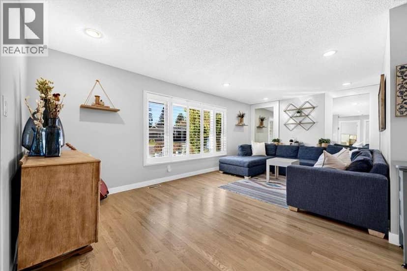 36 Lake Lucerne Close SE, Calgary, photo 4