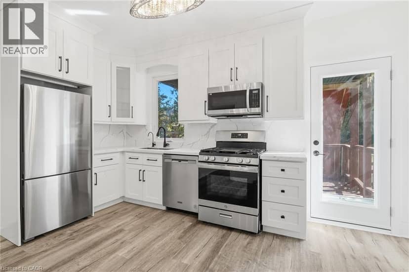 26 SHERMAN Avenue N, Hamilton, photo 5