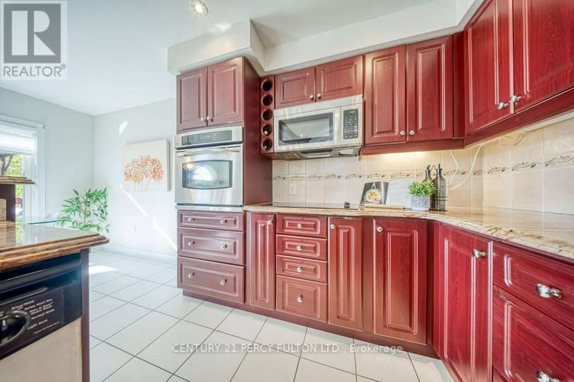 26 Root Crescent — photo 13 of 36
