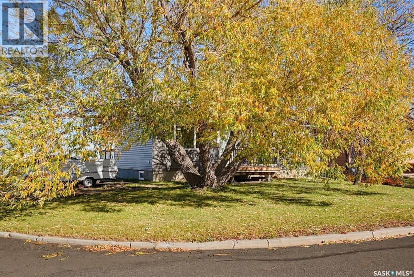 214 8th AVENUE W, Watrous, photo 2