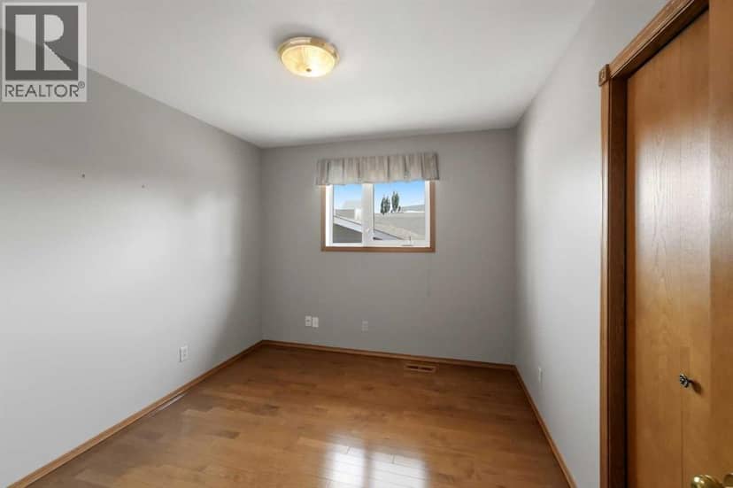 90 Duncan Crescent — photo 23 of 40