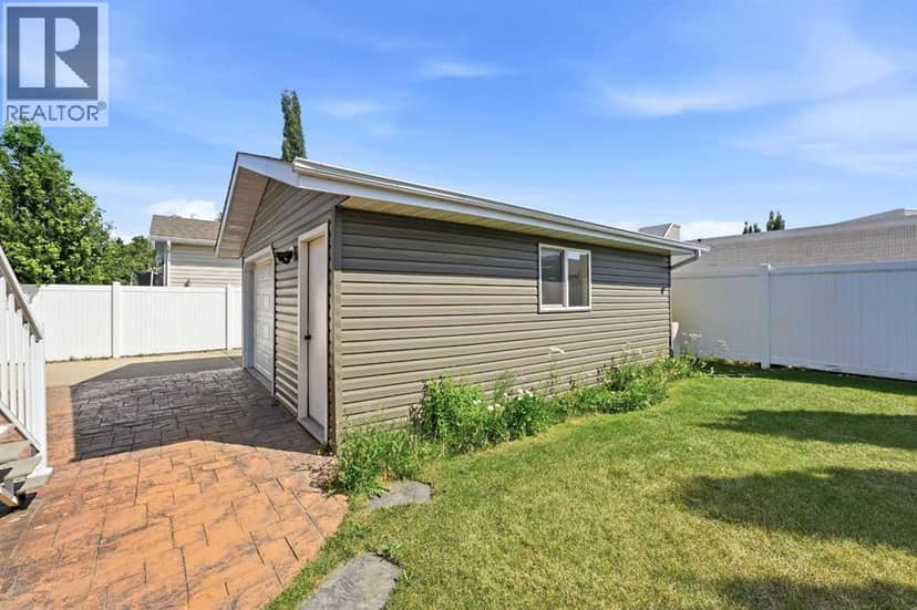 90 Duncan Crescent — photo 36 of 40