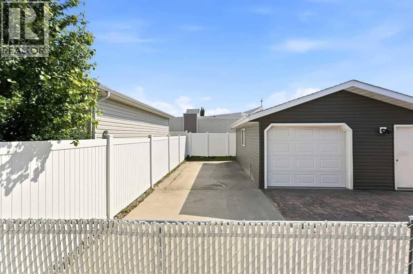 90 Duncan Crescent — photo 39 of 40