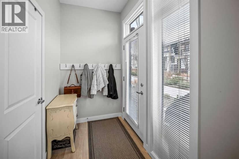 210 Crestbrook Common SW, Calgary, photo 3