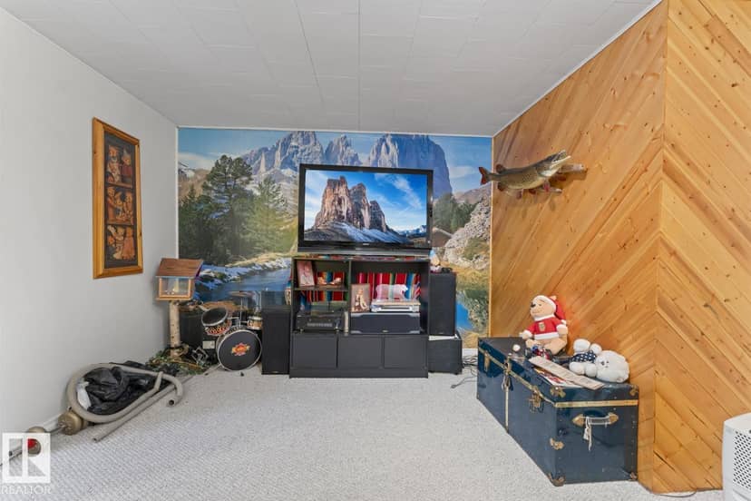 5019 45 ST — photo 30 of 37