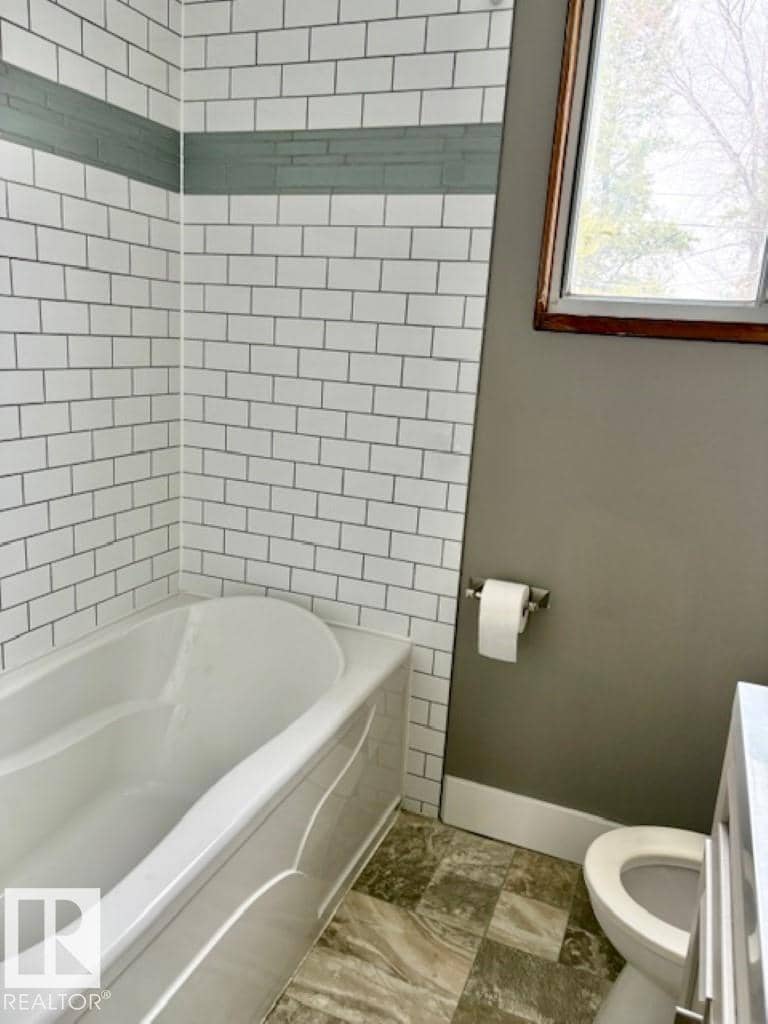 5042 49 AV — photo 10 of 27