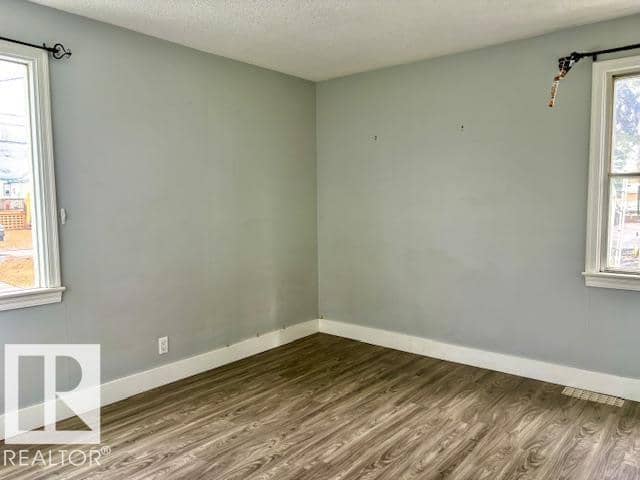 5042 49 AV — photo 16 of 27