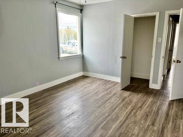5042 49 AV — photo 12 of 27