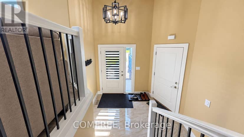 32 Hawthorne Crescent — photo 12 of 21