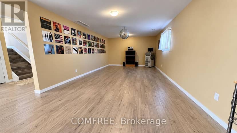 32 Hawthorne Crescent — photo 14 of 21