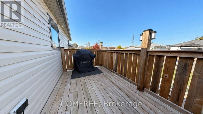 32 Hawthorne Crescent — photo 20 of 21