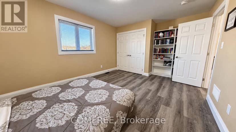 32 Hawthorne Crescent — photo 9 of 21