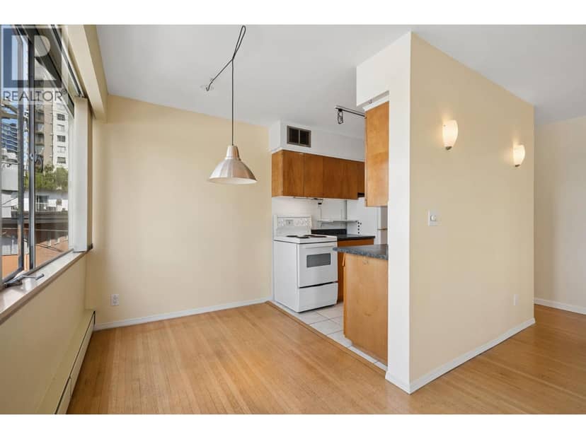 401 1315 Cardero Street — photo 13 of 35