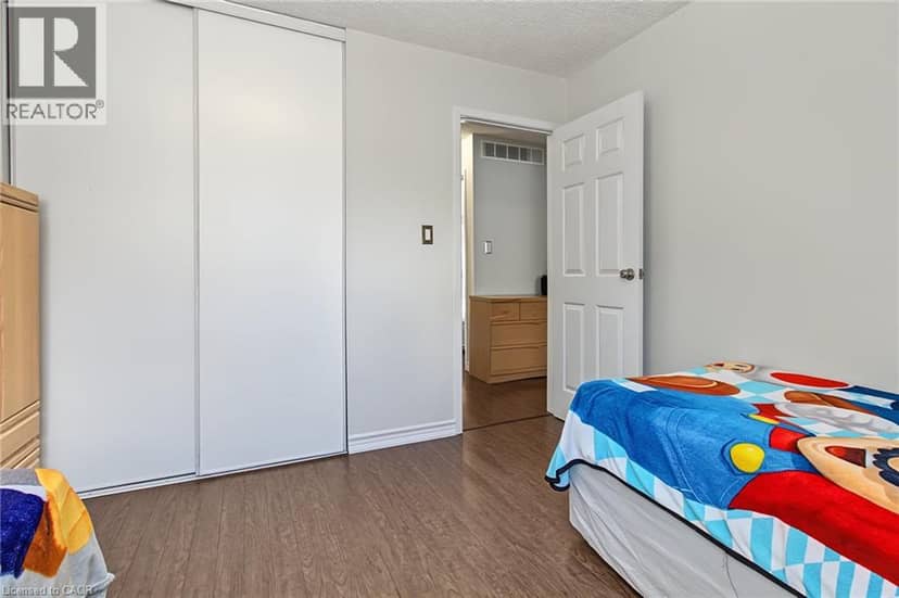 35 GARDEN Crescent — photo 19 of 40