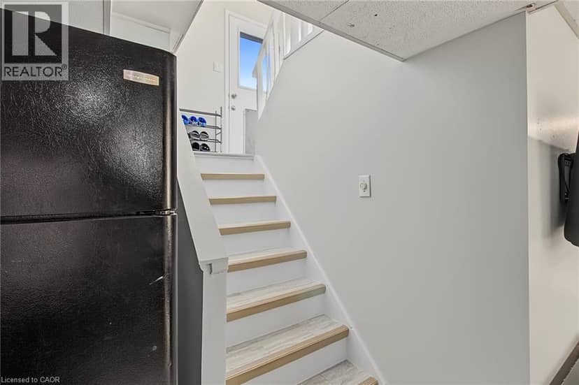 35 GARDEN Crescent — photo 23 of 40
