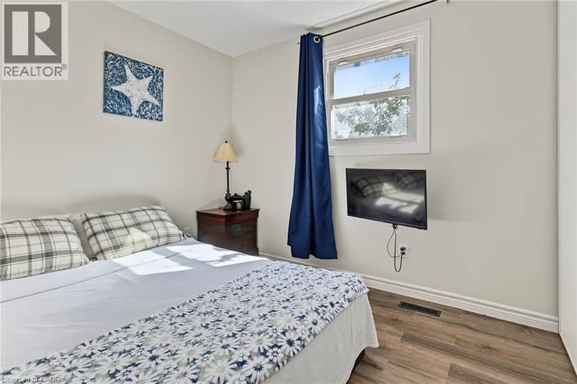 35 GARDEN Crescent — photo 15 of 40