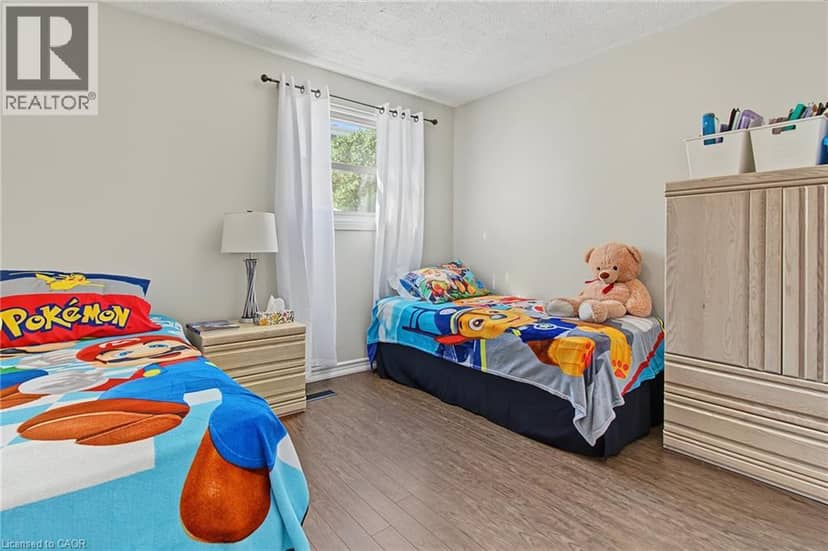 35 GARDEN Crescent — photo 17 of 40