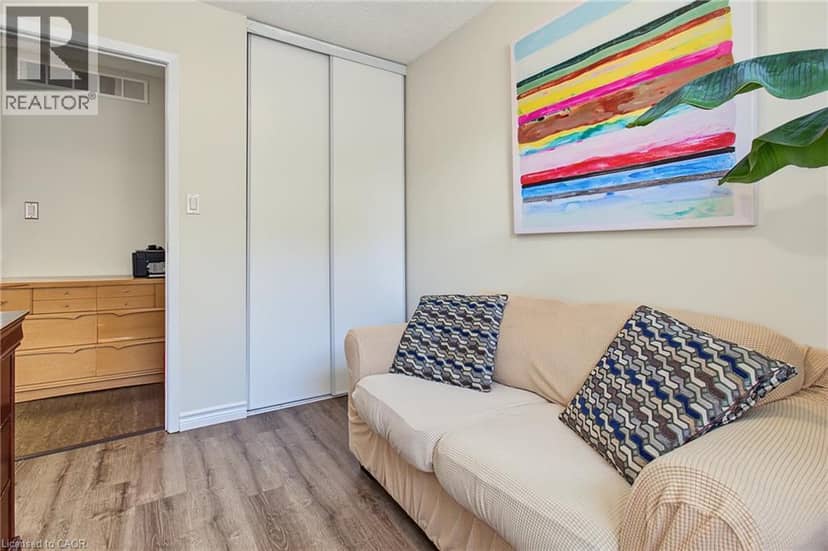 35 GARDEN Crescent — photo 21 of 40