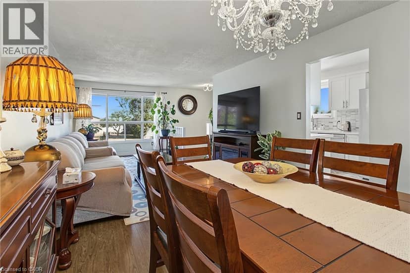 35 GARDEN Crescent — photo 9 of 40