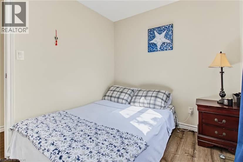 35 GARDEN Crescent — photo 16 of 40