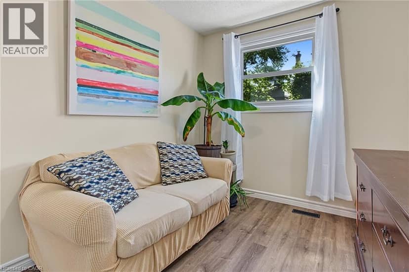 35 GARDEN Crescent — photo 20 of 40