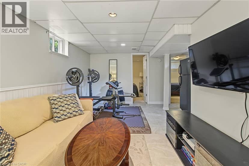 35 GARDEN Crescent — photo 27 of 40