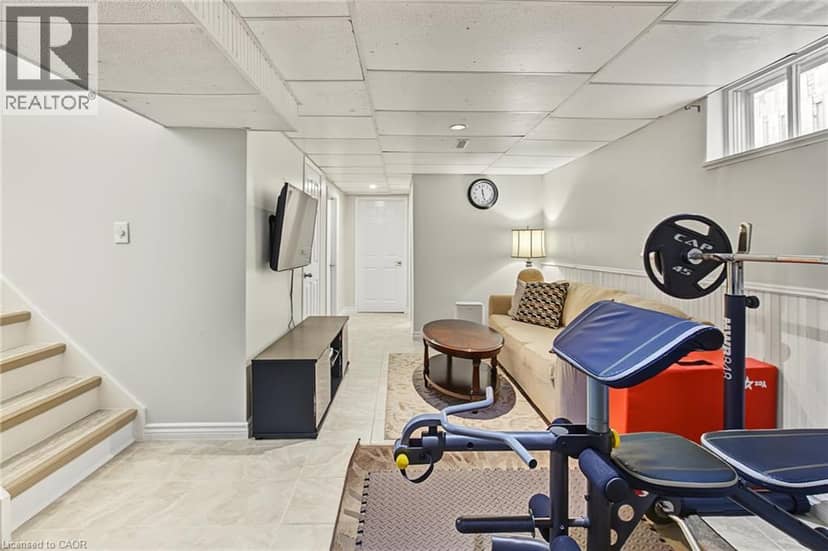 35 GARDEN Crescent — photo 25 of 40