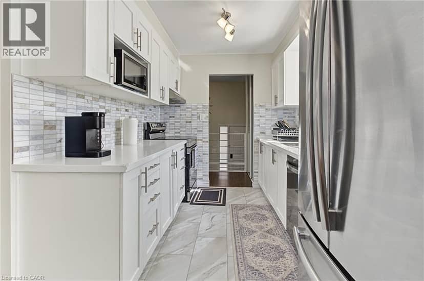 35 GARDEN Crescent — photo 13 of 40