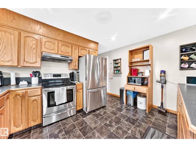 87 Waverley Cr — photo 17 of 40