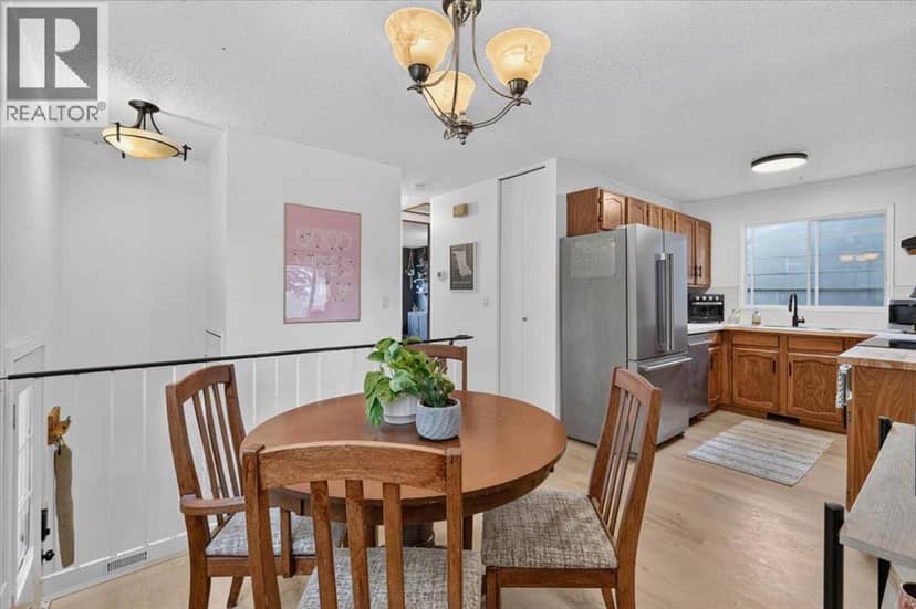 219 Sunvale Crescent SE — photo 11 of 24