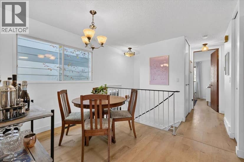 219 Sunvale Crescent SE — photo 10 of 24