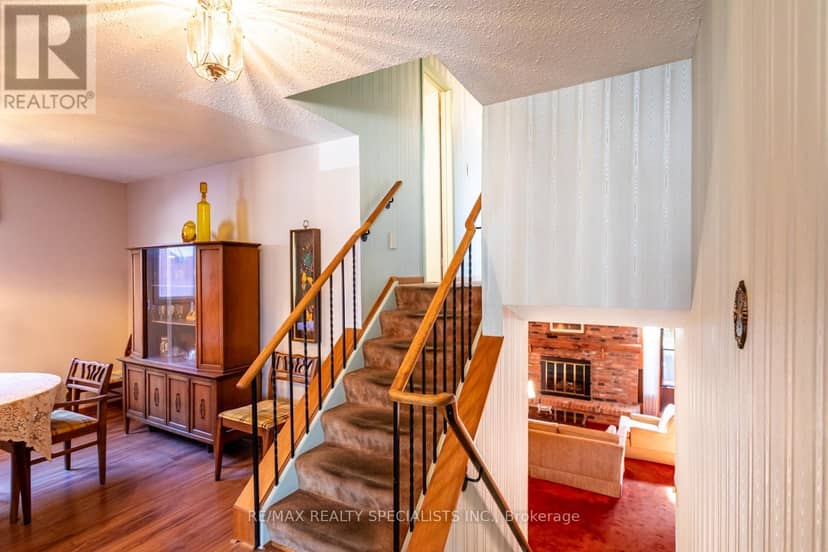 2412 Brasilia Circle — photo 13 of 40