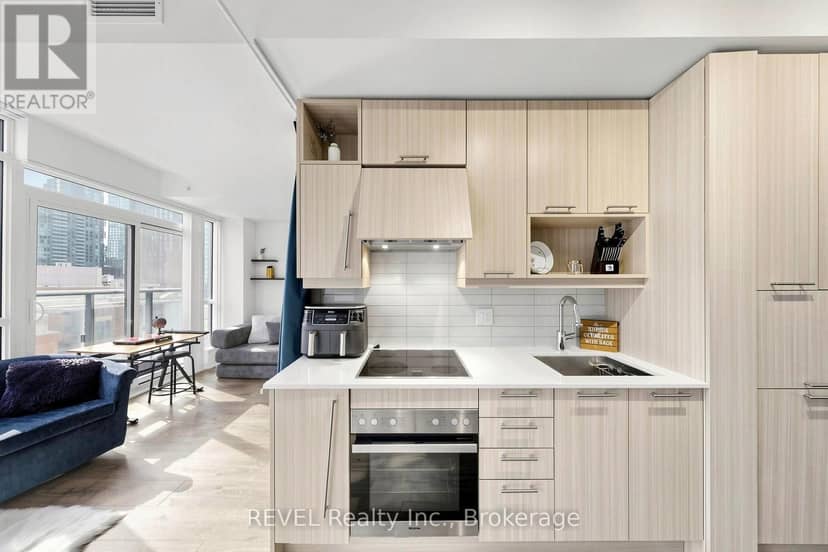 705 - 30 Nelson Street — photo 14 of 40