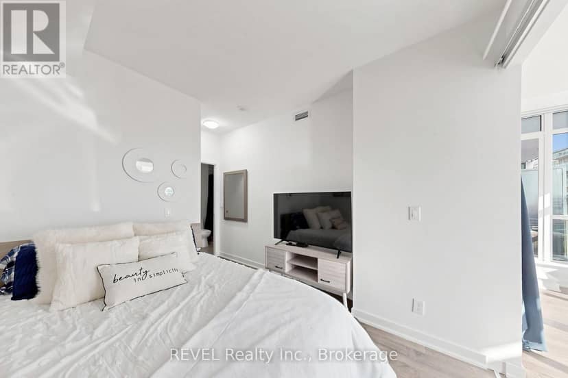 705 - 30 Nelson Street — photo 15 of 40