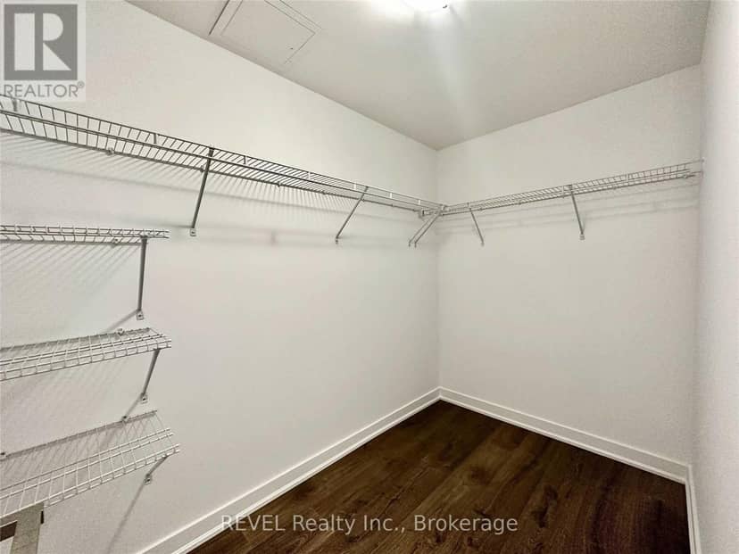705 - 30 Nelson Street — photo 17 of 40