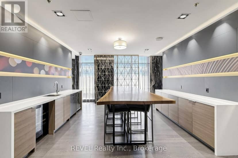 705 - 30 Nelson Street — photo 33 of 40