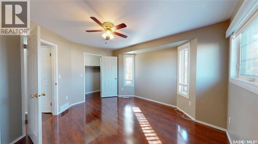 803 Swan CRESCENT — photo 16 of 40