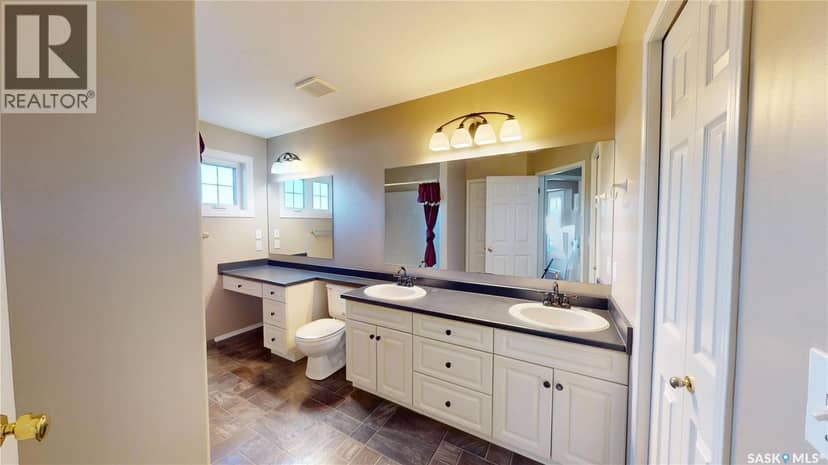 803 Swan CRESCENT — photo 18 of 40