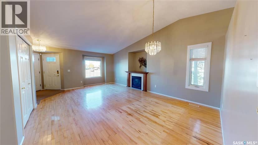803 Swan CRESCENT — photo 9 of 40