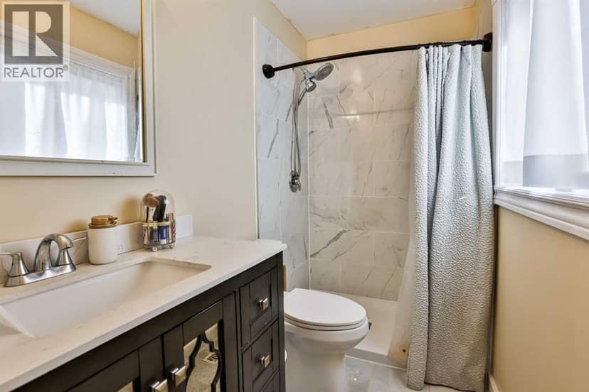 186 Oxford Road W — photo 10 of 22