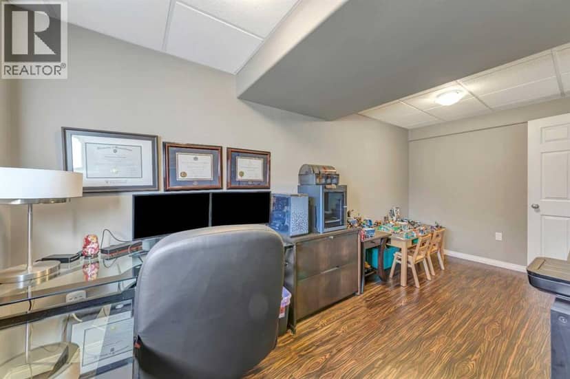 4007 67 Avenue — photo 27 of 36