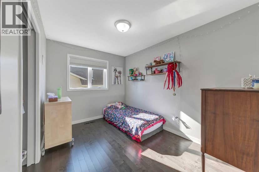 4007 67 Avenue — photo 15 of 36
