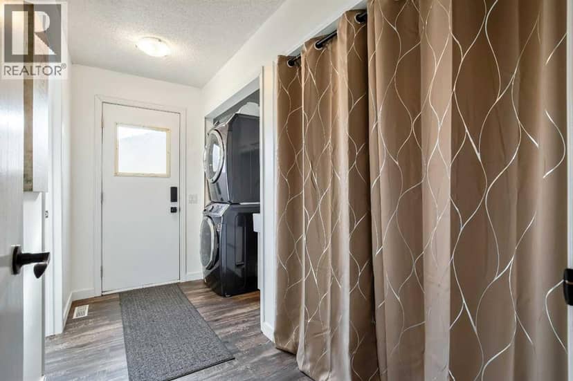 71 Strathclair Rise SW — photo 25 of 38