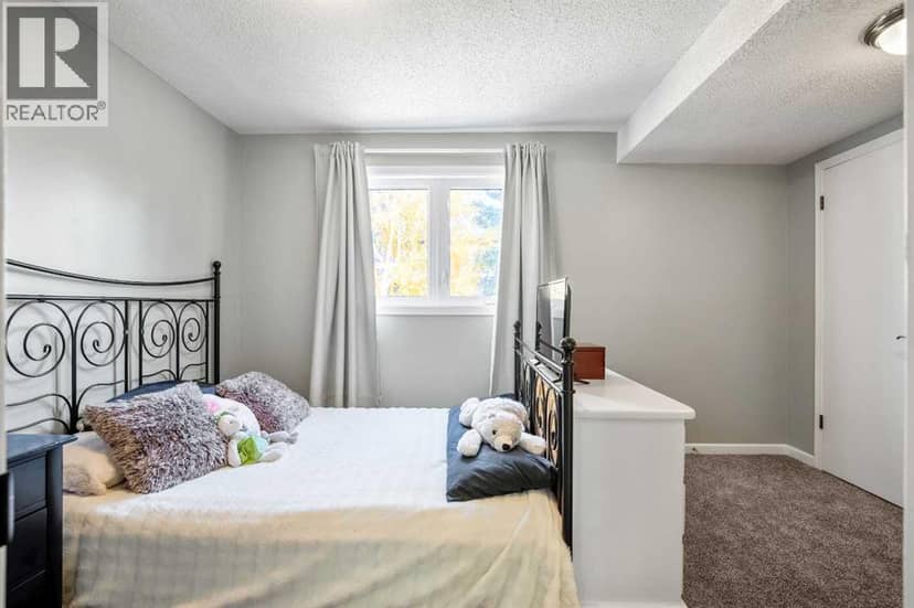 71 Strathclair Rise SW — photo 22 of 38