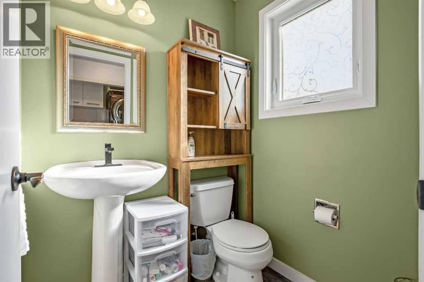 71 Strathclair Rise SW — photo 27 of 38