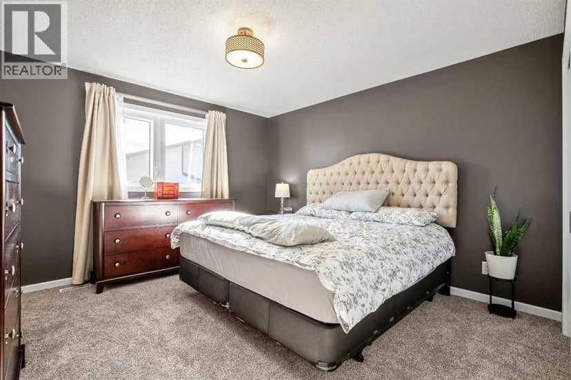 71 Strathclair Rise SW — photo 13 of 38