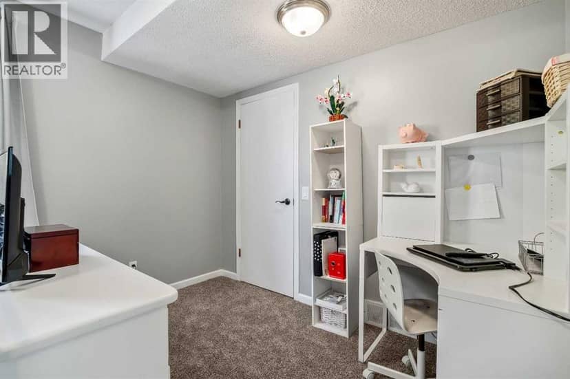 71 Strathclair Rise SW — photo 23 of 38
