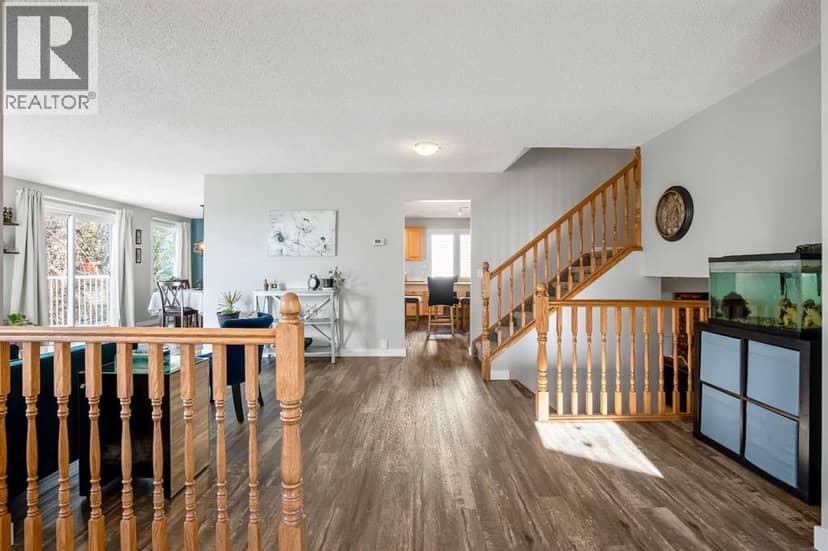 71 Strathclair Rise SW, Calgary, photo 3