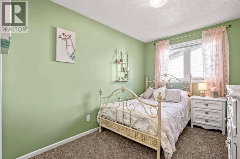 71 Strathclair Rise SW — photo 18 of 38